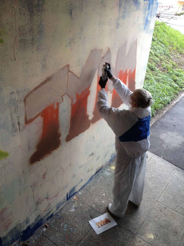 Cours de Graffiti pour adulte - Graffeuse Tyna