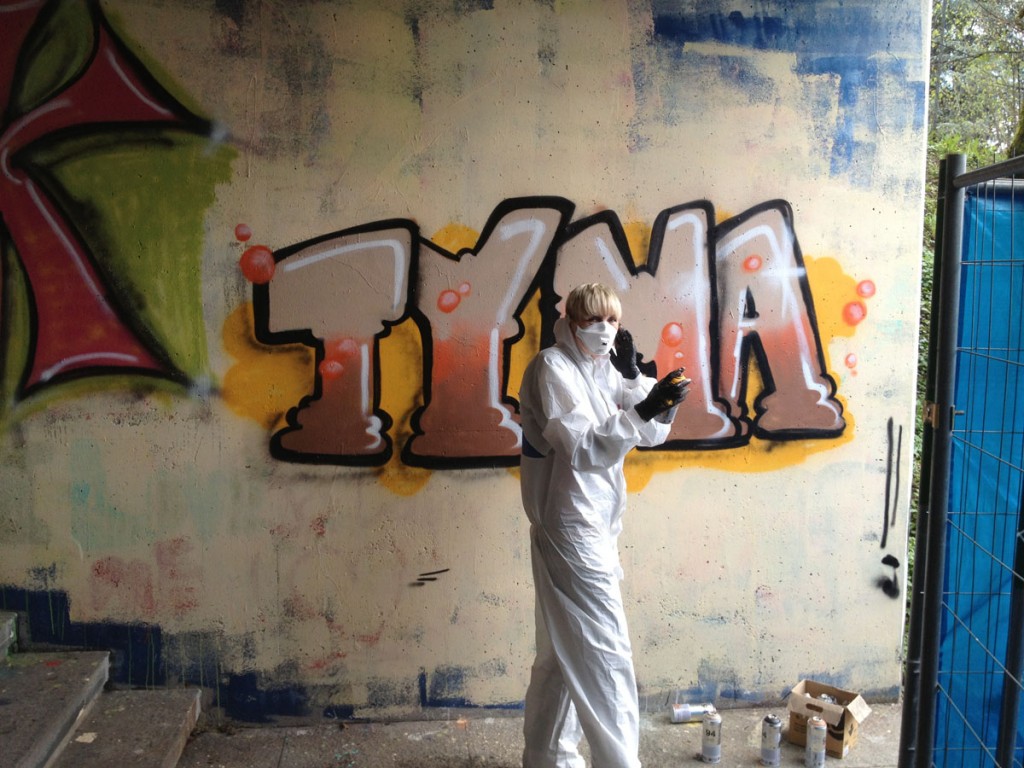 Graff Adulte Lausanne - Graffeuse Tyna