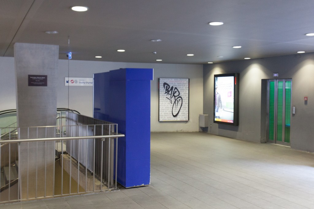 Affiches-Graffiti-Baro-lausanne-Station-Metro