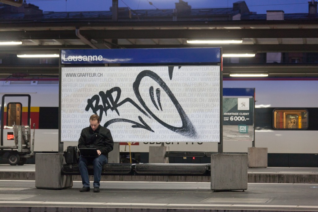 Affiches-Pub-Graffiti-Baro-lausanne-Gare-voie3