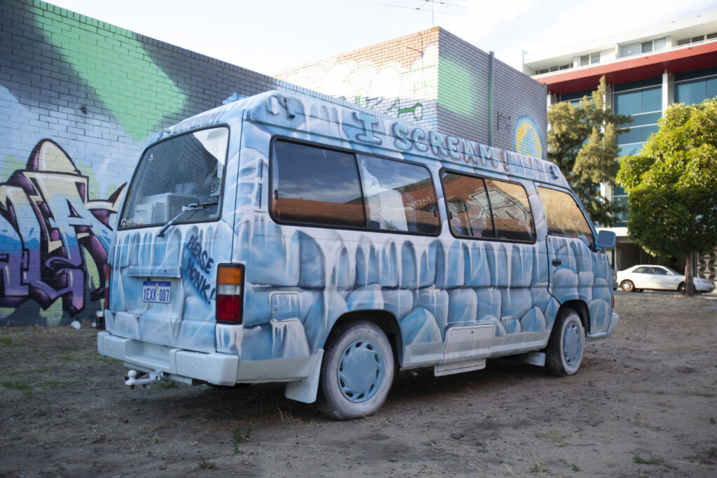 Bus-Australie-Perth-Graffiti-Ice-cube