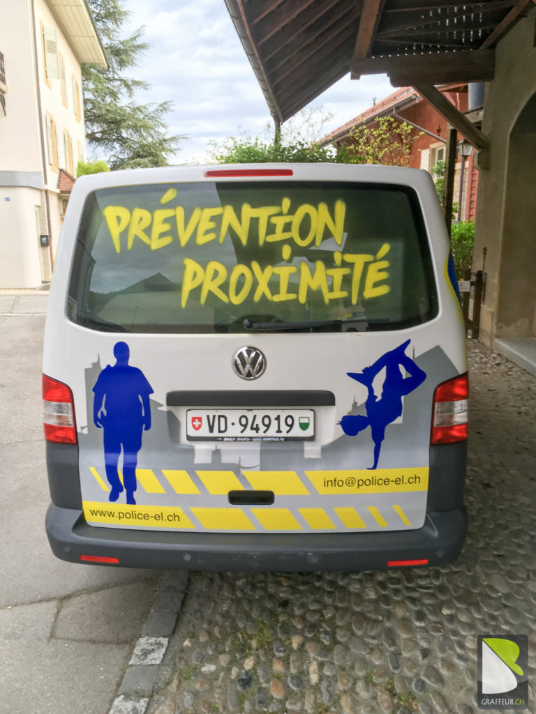 Bus-Police-Graffiti-Prevention-Proximite-Vaud-pully-graffeur-3