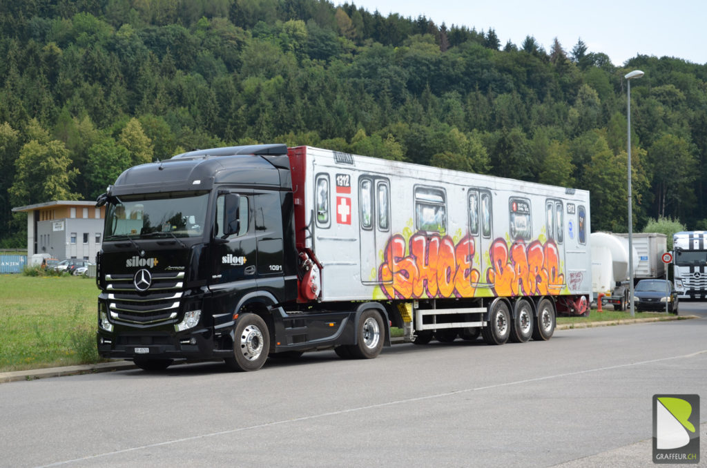 Camion-semi-MetroNewYork-Redbird-Graffiti-Shoe2-Baro-4