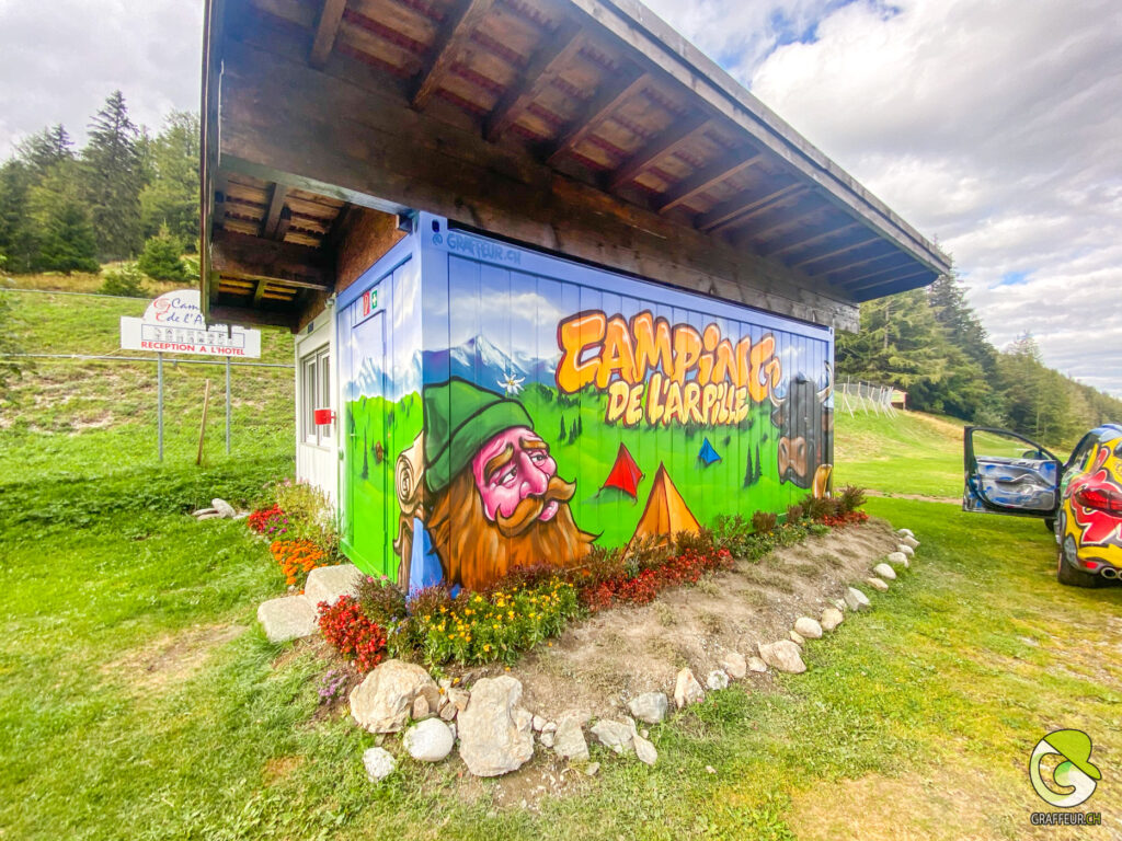 Camping-Paysage-Montagne-Graffiti-Vache-graff-Trient-Valais-Suisse