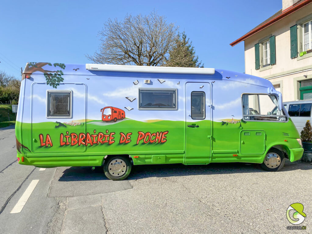 Camping-car-librairie-de-poche-graffeur-deco-graff-echallens-suisse-4