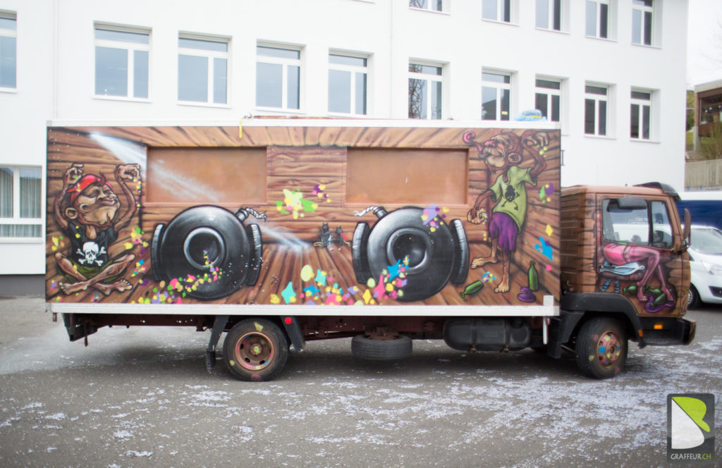 Canon-a-confettis-Camion-Graffiti-valais-2