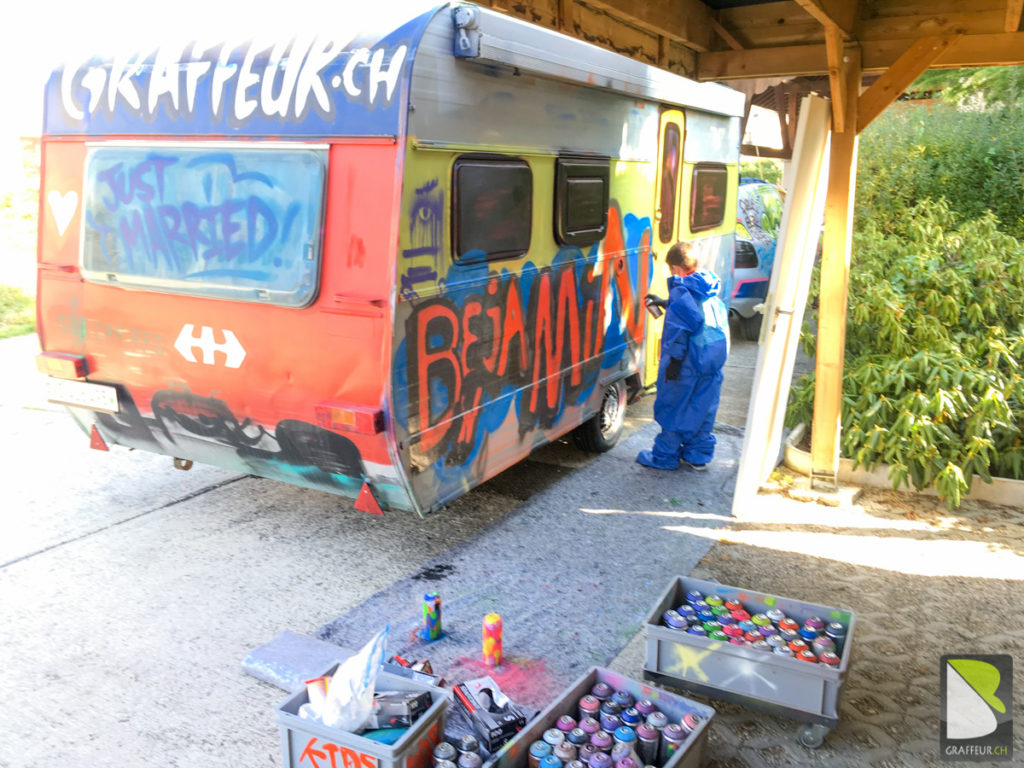 Cours-graffiti-suisse-caravane-train-Benjamin