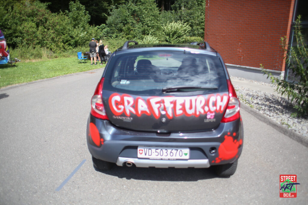 Dacia-Slim-Shady-Voiture-Graffiti-Street-art-car-Suisse-Graff-Eminem-arriere
