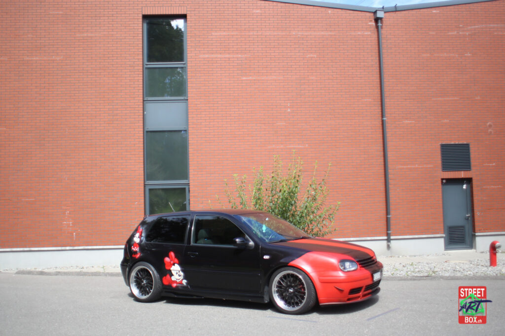 Golf-GTI-Graffiti-Street-art-car-Suisse-Graff-mickey-minnie