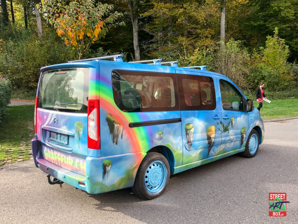 Graffiti-art-on-car-2-voiture-tag-spray-graffeur-17