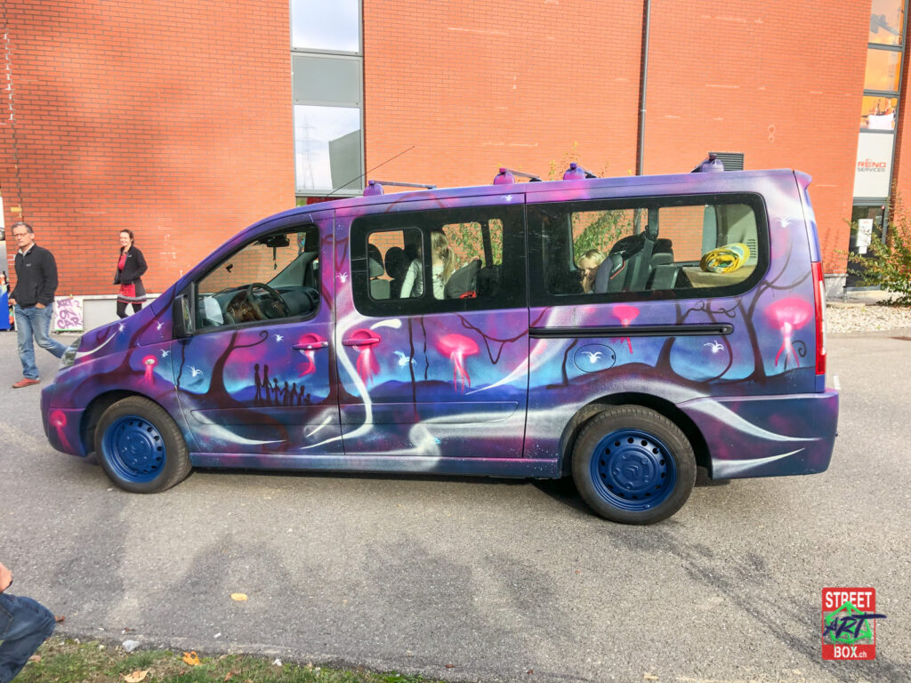 Graffiti-art-on-car-2-voiture-tag-spray-graffeur-21