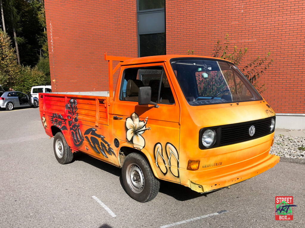 Graffiti-art-on-car-2-voiture-tag-spray-graffeur-3