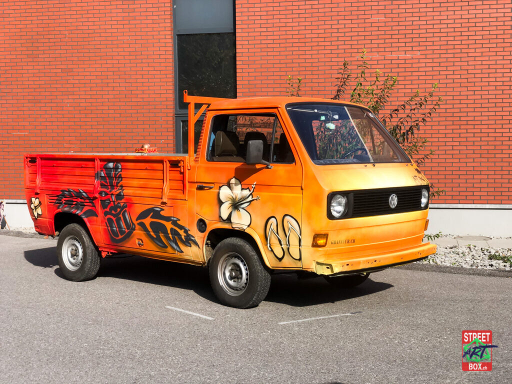 Graffiti-art-on-car-2-voiture-tag-spray-graffeur-4