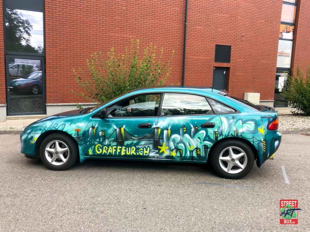 Mazda-Turquoise-Voiture-Graffiti-Street-art-car-Suisse-Graffeur-conducteur
