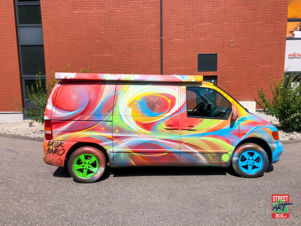 Mercedes-Vito-Corleone-Voyage-Voiture-Graffiti-Street-art-car-Suisse-passager
