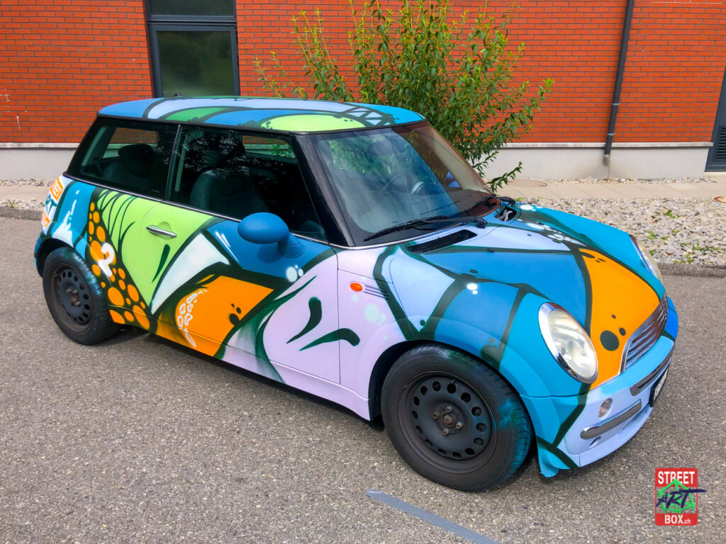 Mini-Cooper-Graffiti-Street-art-car-Suisse-Graff-Graphic-droite