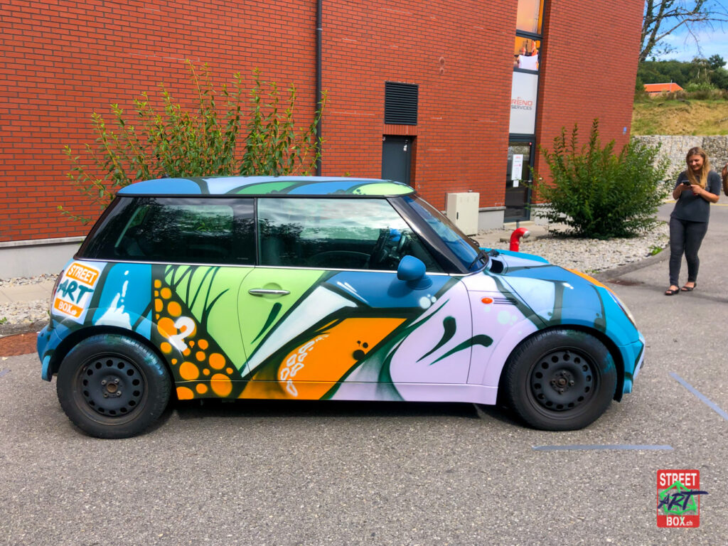 Mini-Cooper-Graffiti-Street-art-car-Suisse-Graff-Graphic-droite-2