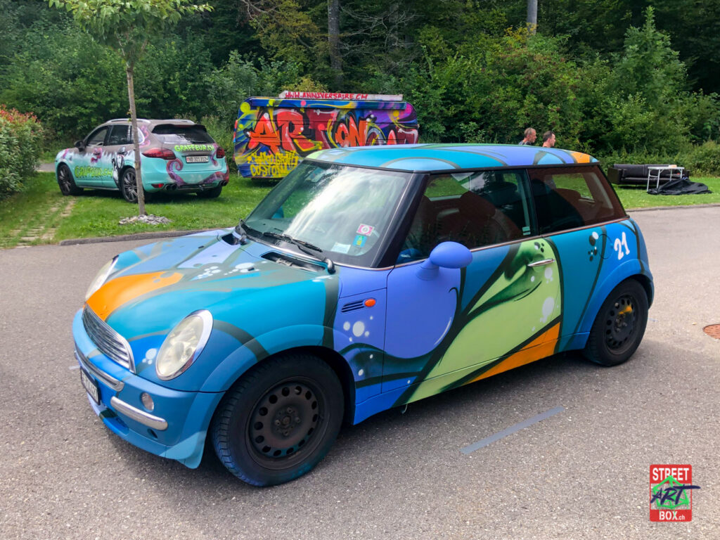 Mini-Cooper-Graffiti-Street-art-car-Suisse-Graff-Graphic-gauche