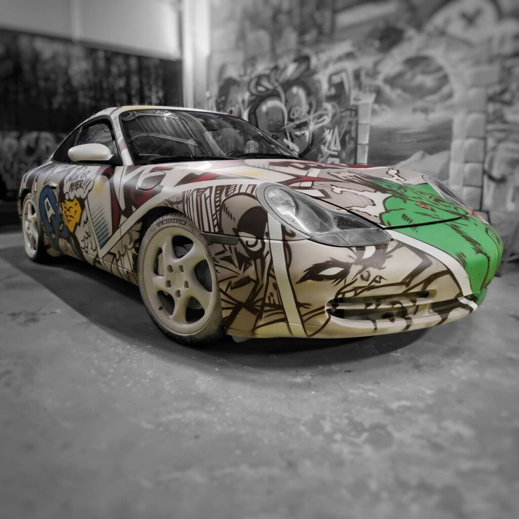 Porsche-911-carrera4-Graffiti-Streetpopart