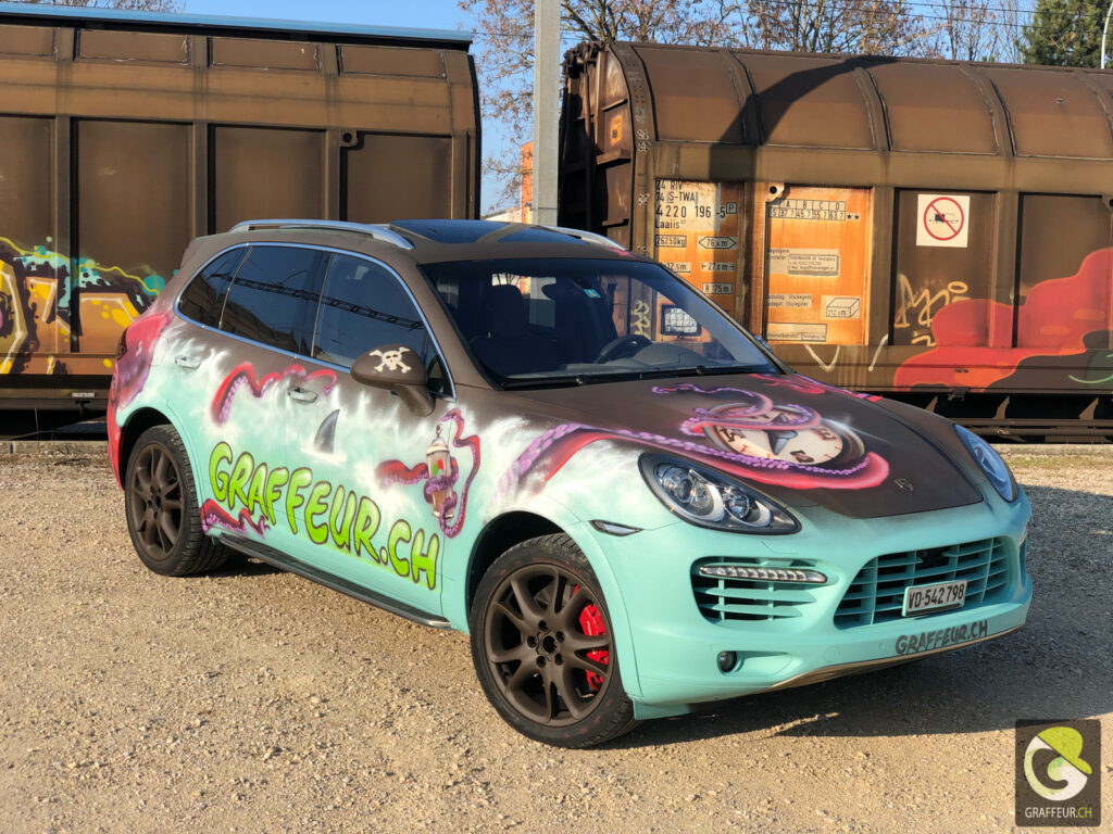 Porsche-Cayenne-Turbo-Graffiti-Art-On-Car-Graffeur-Suisse