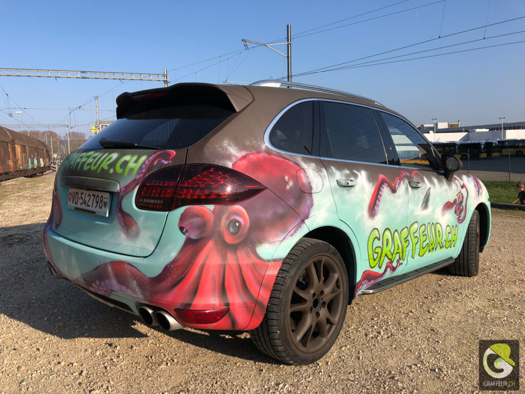 Porsche-Cayenne-Turbo-Graffiti-Art-On-Car-Graffeur-Suisse-12