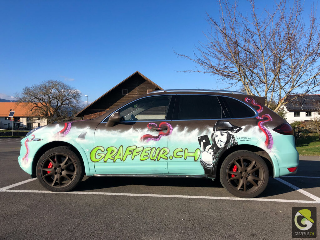 Porsche-Cayenne-Turbo-Graffiti-Art-On-Car-Graffeur-Suisse-17