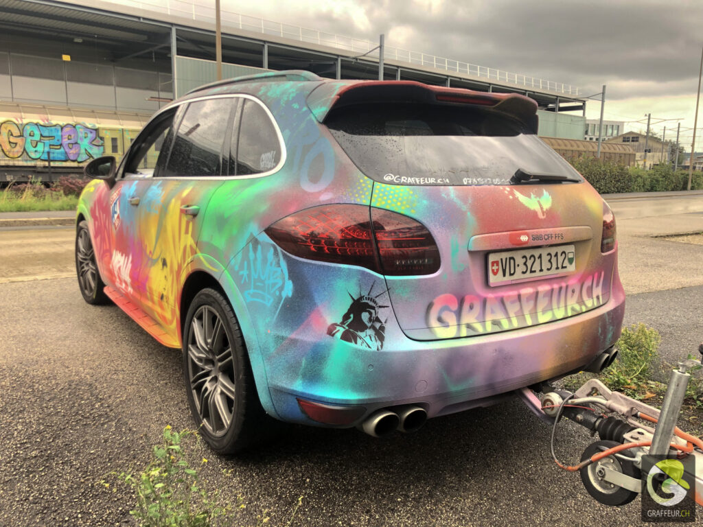 Porsche-Cayenne-Turbo-Graffiti-Art-On-Car-Graffeur-Suisse-23