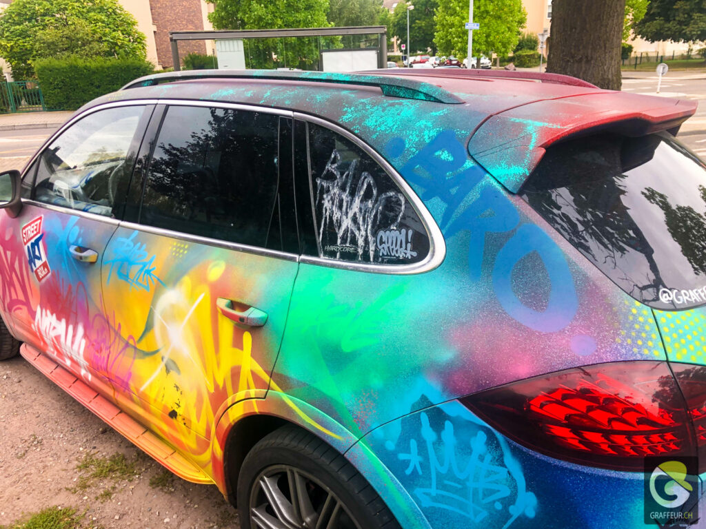 Porsche-Cayenne-Turbo-Graffiti-Art-On-Car-Graffeur-Suisse-27