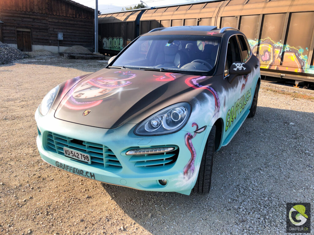 Porsche-Cayenne-Turbo-Graffiti-Art-On-Car-Graffeur-Suisse-9