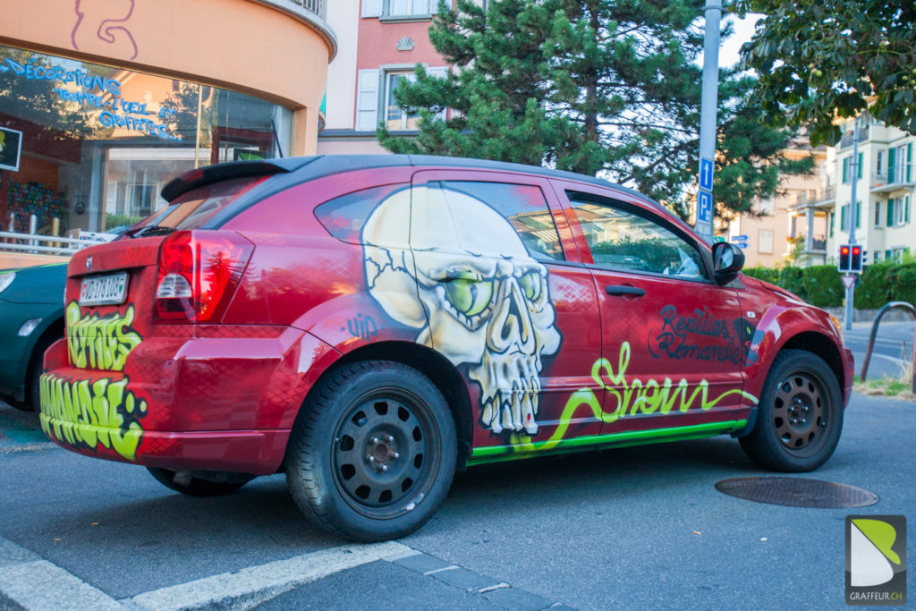 Skull-Graffiti-car